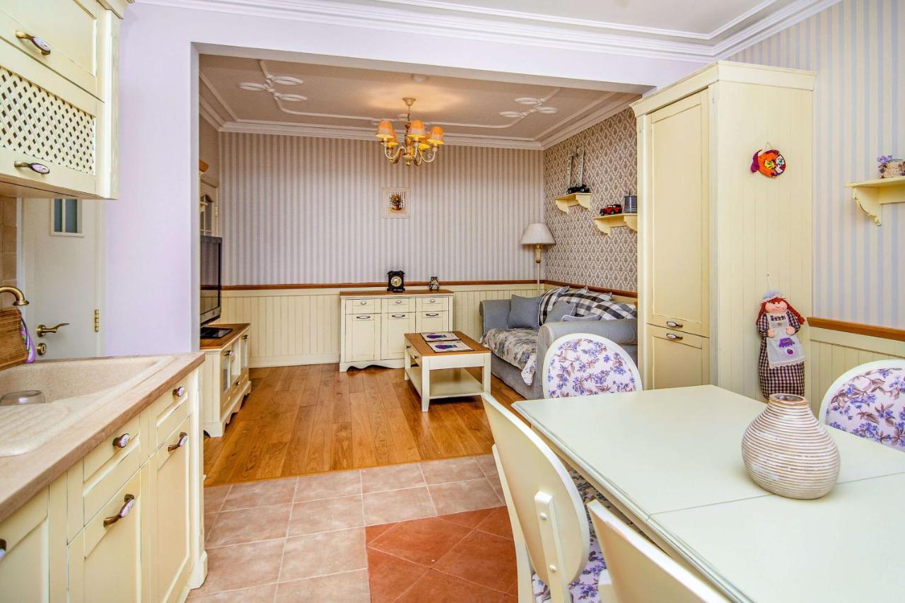 Central Shabby Chic Flat Close To Paid Parking Appartamento Varna Esterno foto