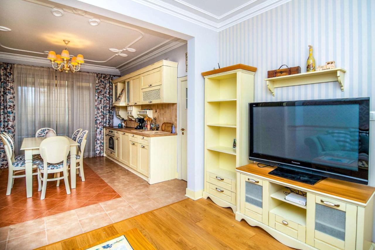 Central Shabby Chic Flat Close To Paid Parking Appartamento Varna Esterno foto